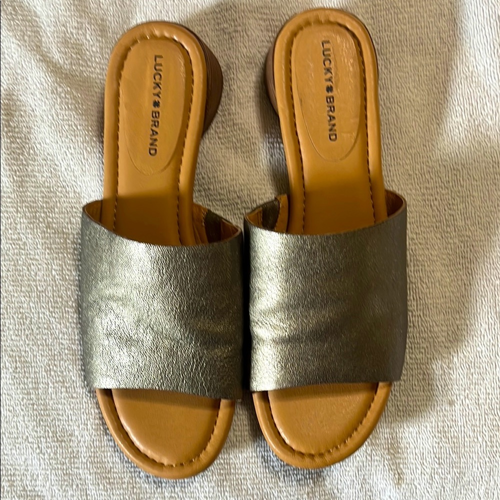Lucky brand women’s sandals 1/2 wooden  heel, bronze size 8